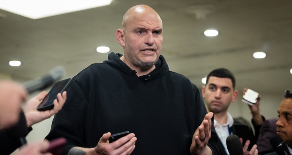 BREAKING NEWS / Sen. John Fetterman Defends Charlie Kirk’s Widow, Backs Pressure On Iran