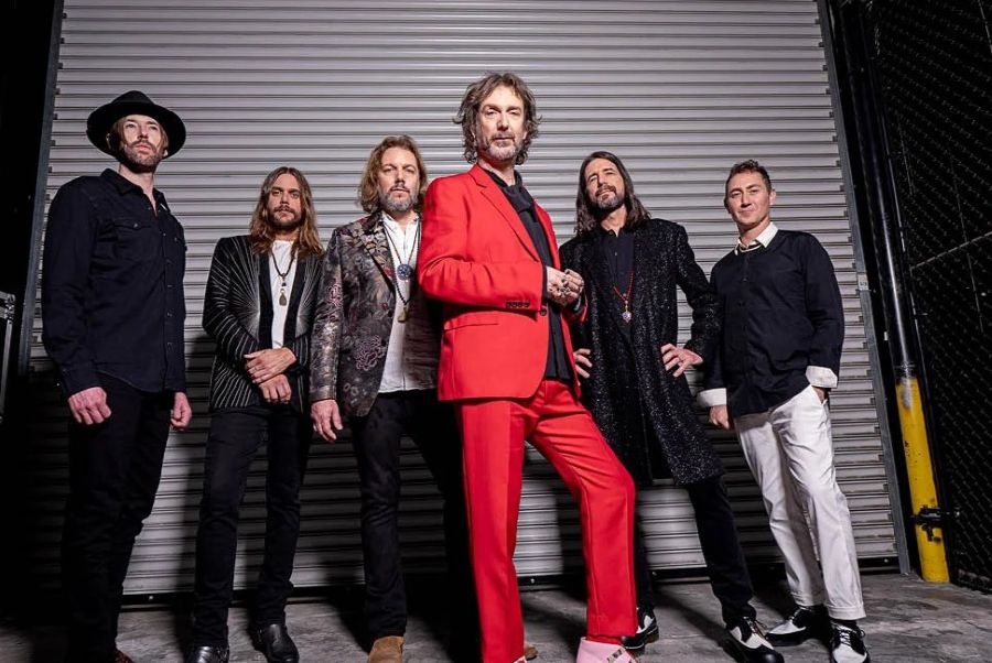 Iconic Rock Band’s Fans Leave Concert After Singer Disses America